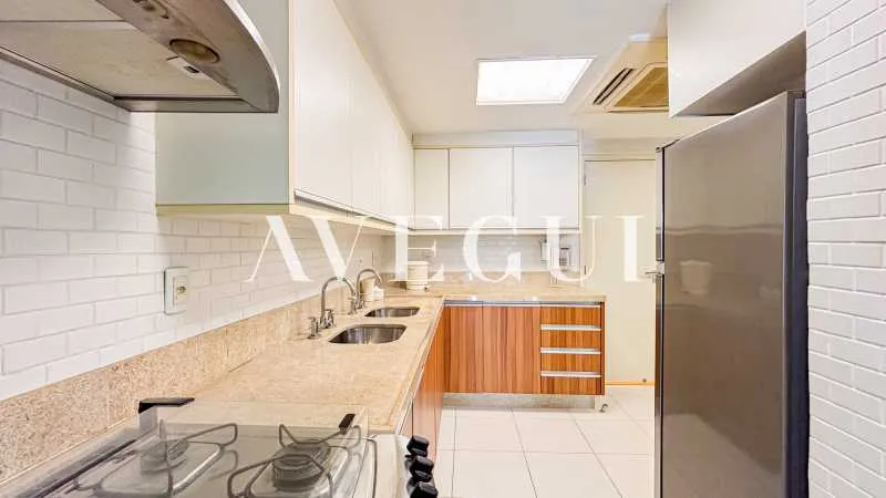 2-bedroom apartment with glassed-in balcony and 4 parking — photo 24
