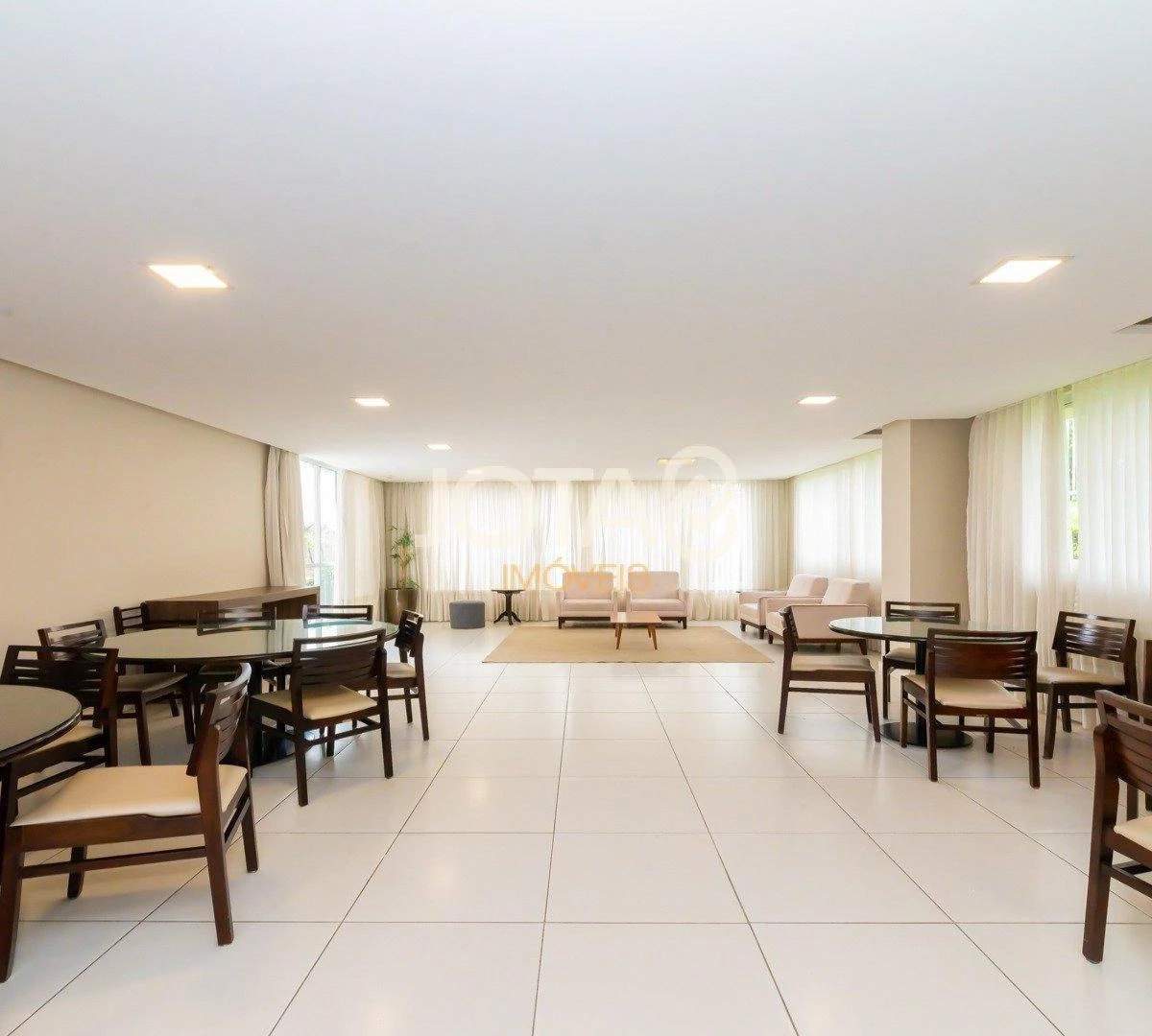 2-bedroom apartment in a building with a gym — photo 33