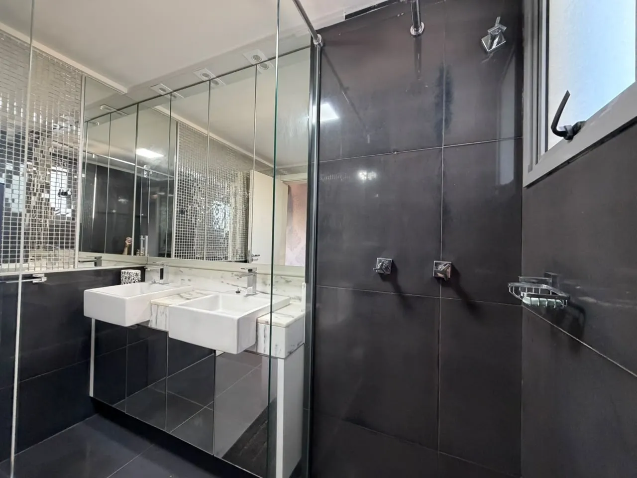 Floor-to-ceiling windows in a 3-bedroom apartment, 133 m² — photo 30