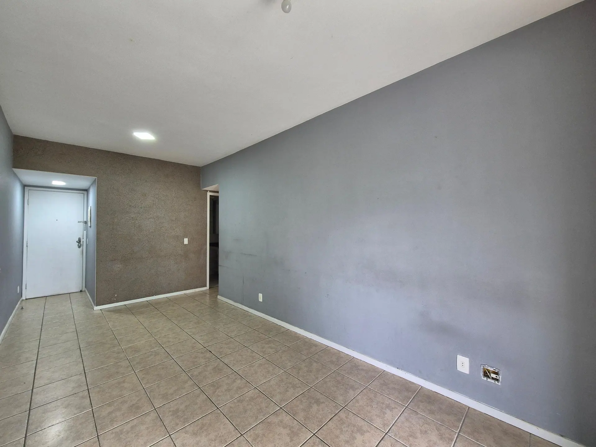 2-bedroom apartment with open-plan kitchen — photo 32