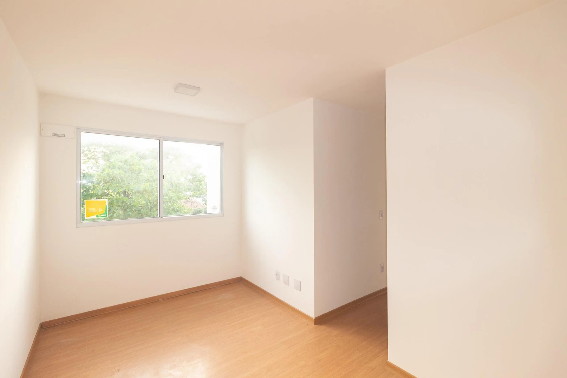 Unfurnished apartment with 2 bedrooms and laundry area