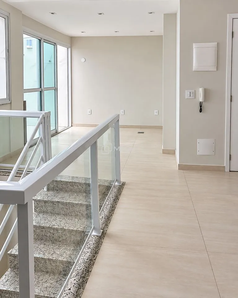 4-bedroom apartment in a building with a coworking space — photo 13