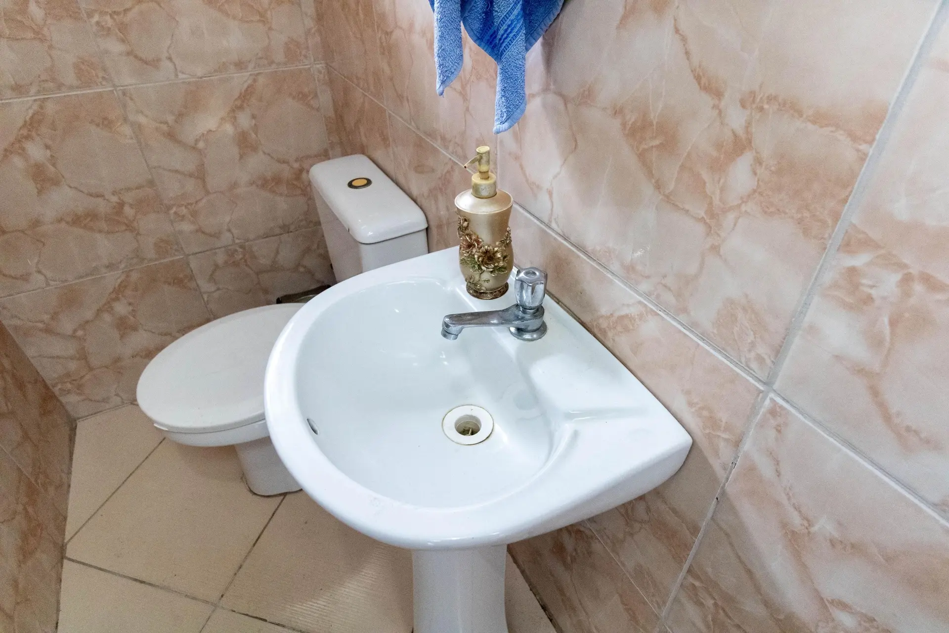 Casa amueblada con 6 dormitorios, 3 baños y jardín propio — photo 44