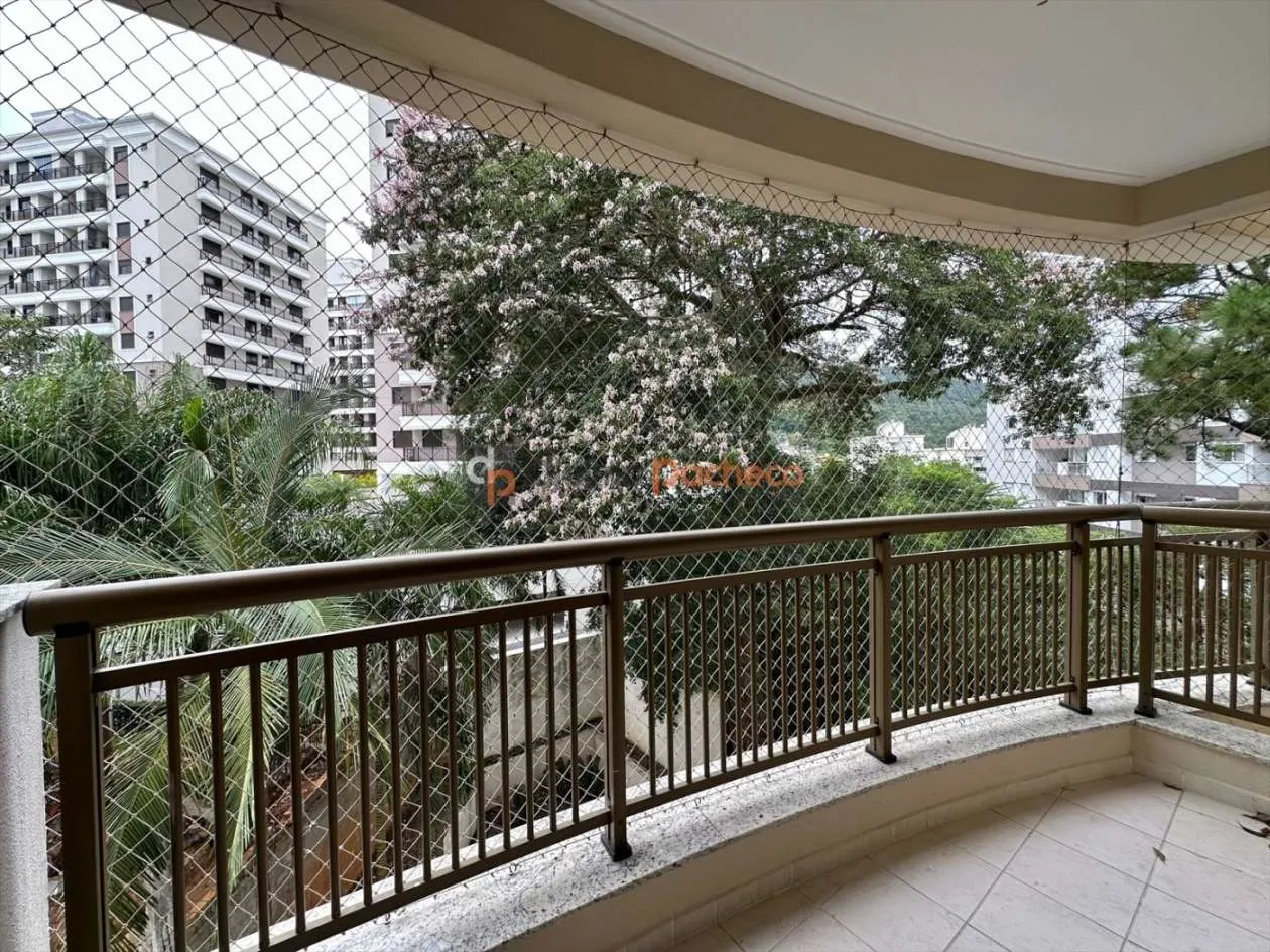 Balcony with a grill in a 2-bedroom apartment, 69 m² — photo 12
