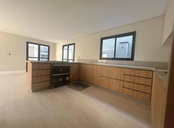 172 m² house with an open-plan kitchen and 3 bedrooms — photo 2
