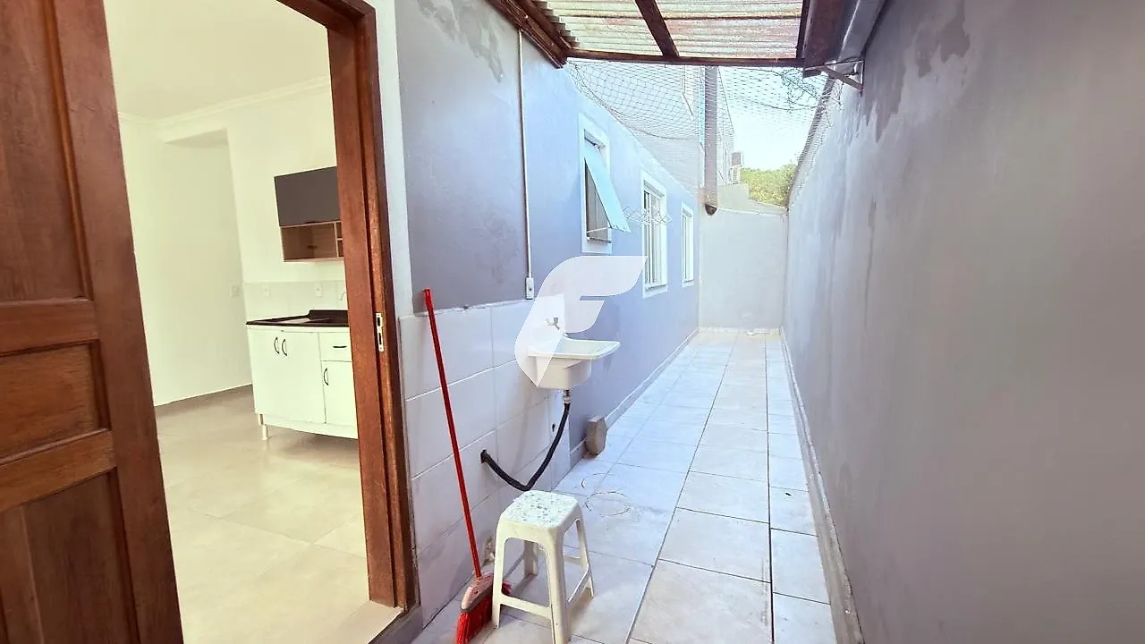 Apartamento en planta baja con cocina compacta y 2 dormitorios — photo 7