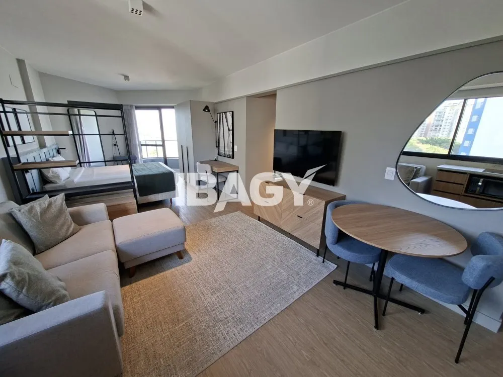 Studio with a glassed-in balcony and open-plan kitchen — photo 37