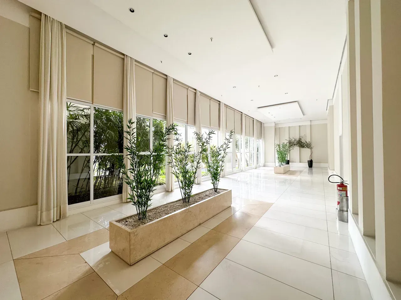 Unfurnished 3-bedroom apartment with 3 bathrooms — photo 5