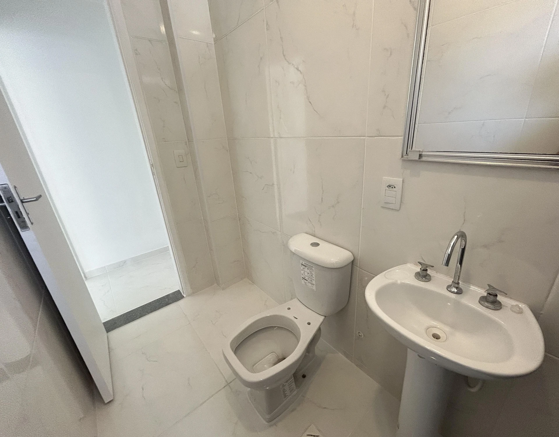 Unfurnished rental apartment with 2 bedrooms and parking — photo 44
