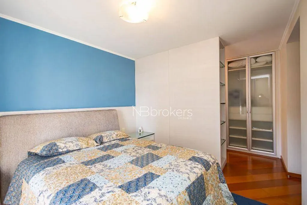 3-bedroom apartment with a walk-in closet — photo 11