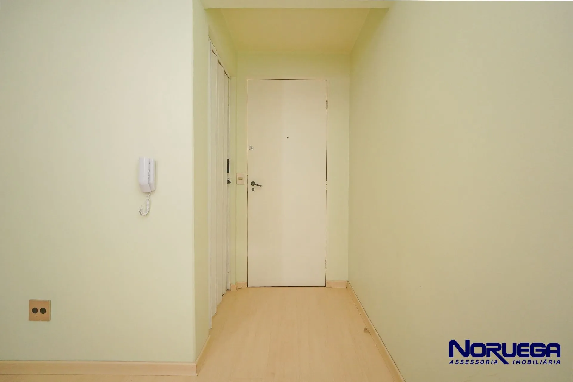 Apartment, 63 m², with wood or laminate floors — photo 15