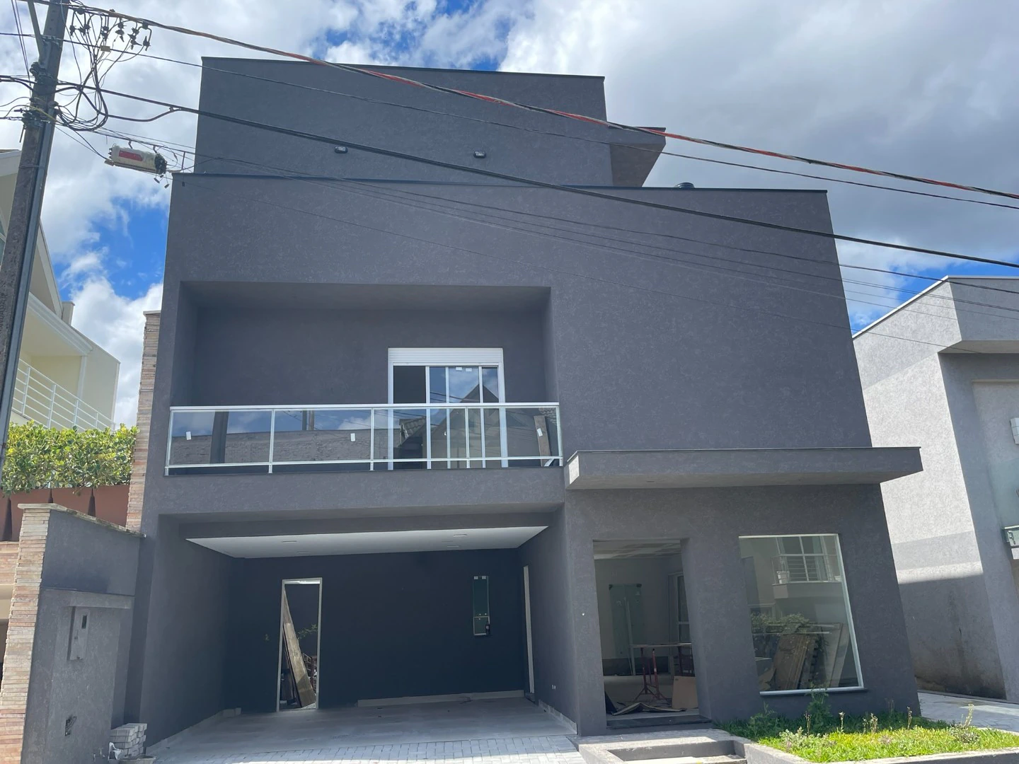 House with 4 en-suite bedrooms and private BBQ
