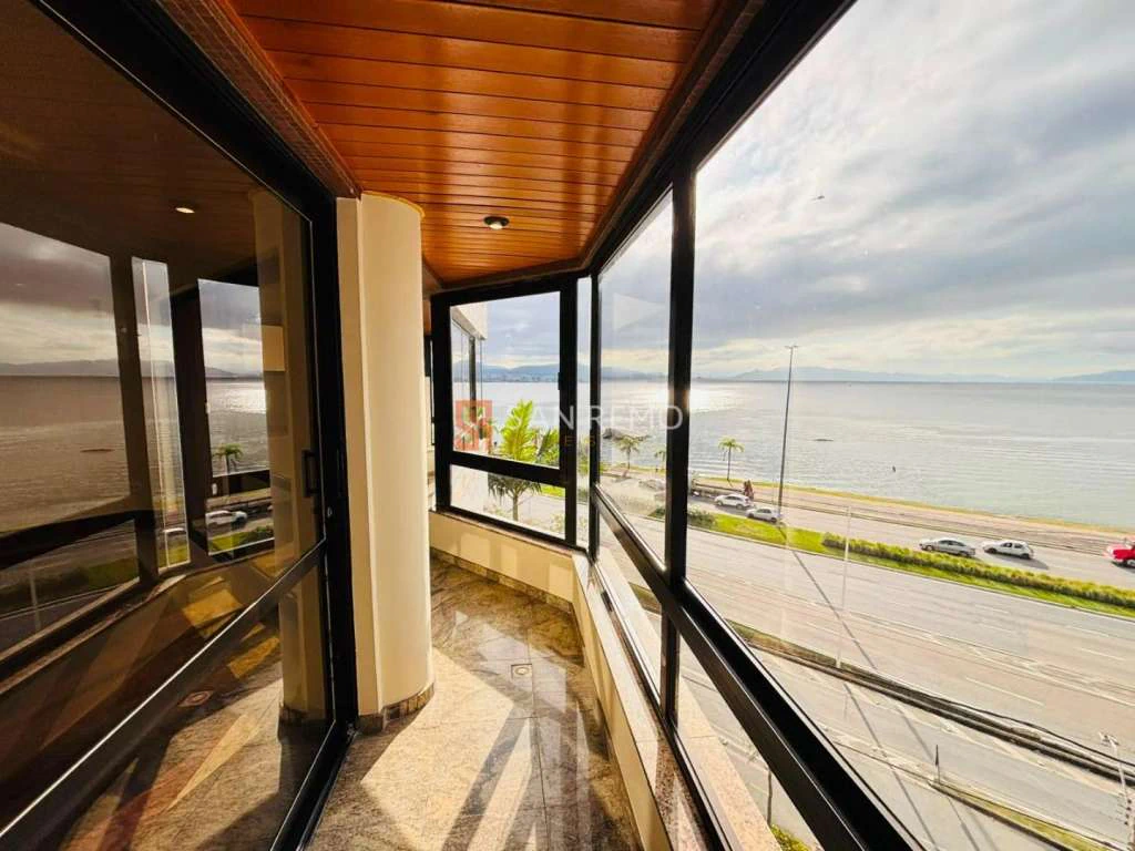 Unfurnished 4-bedroom apartment with 307 m²