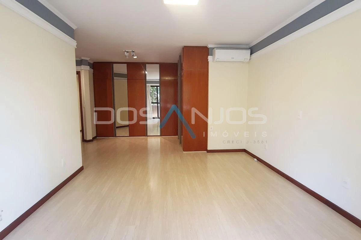 Furnished apartment with 4 bedrooms and 270 m² — photo 23