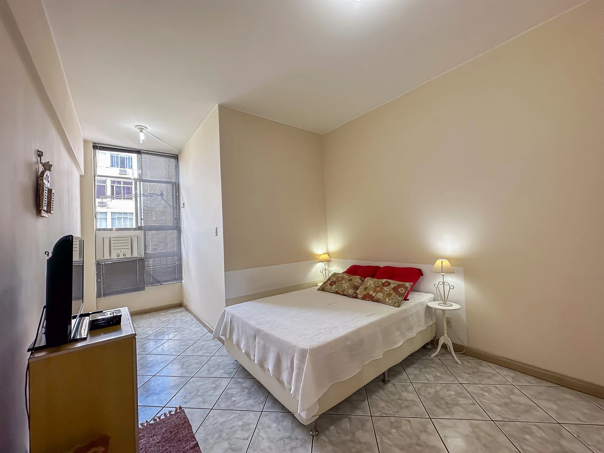 Furnished 2-bedroom apartment with separate kitchen — photo 20