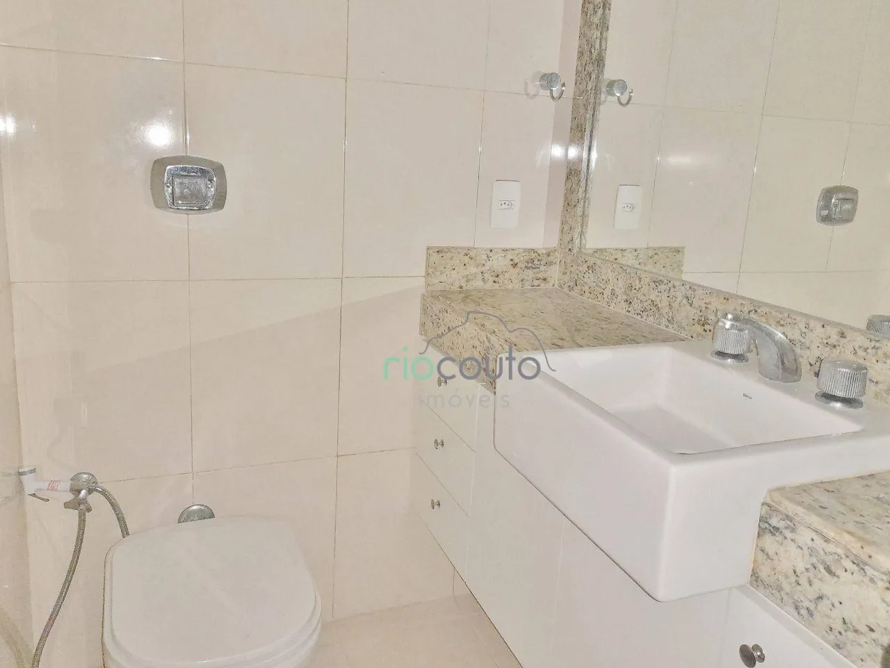 Apartamento de 4 dormitórios com 5 banheiros e área 198 m² — photo 5