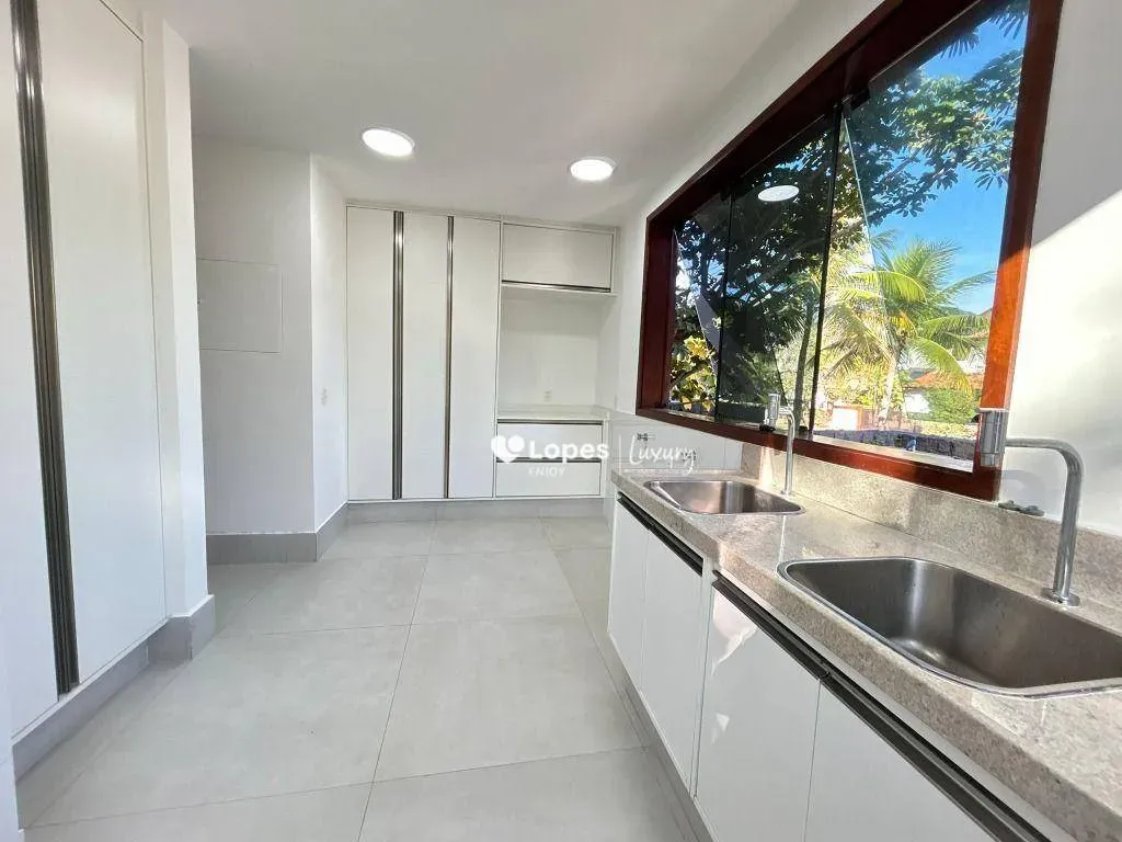 House with 5 en-suite bedrooms and an open gas kitchen — photo 8