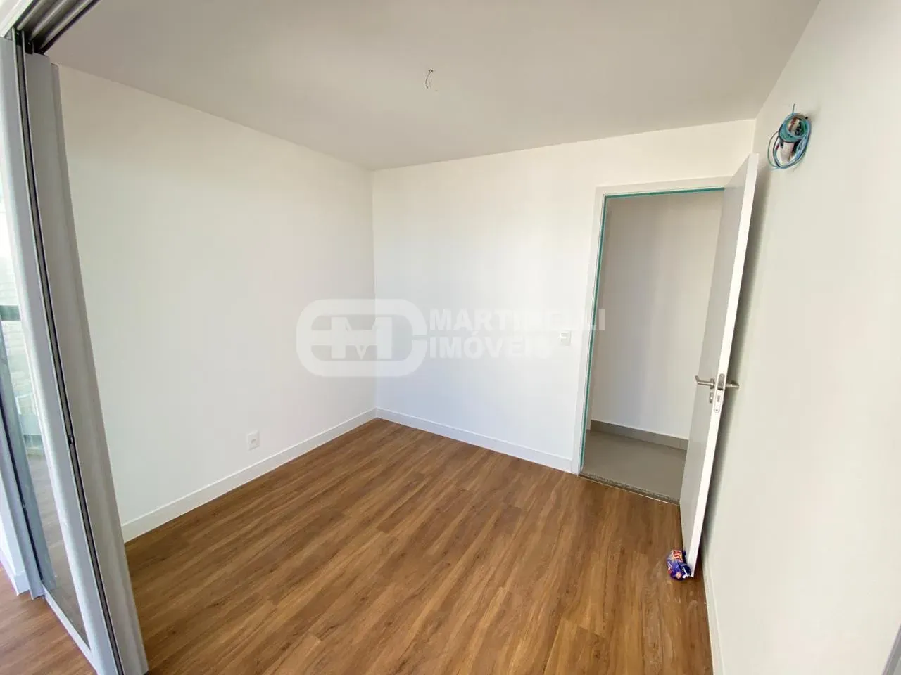 Glass-enclosed balcony in a 3-bedroom apartment, 119 m² — photo 15