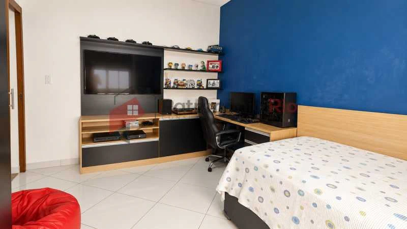 221 m² house with a washing machine and a home office — photo 10
