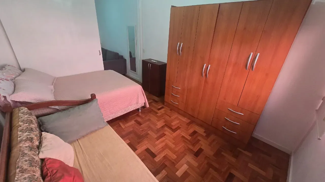 One-bedroom apartment with wood or laminate floors — photo 17