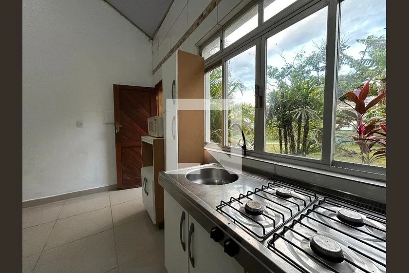 Furnished house with 2 en-suite bedrooms and private yard — photo 27