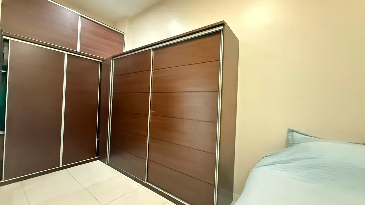Furnished loft with 2 bedrooms and open-plan kitchen — photo 10