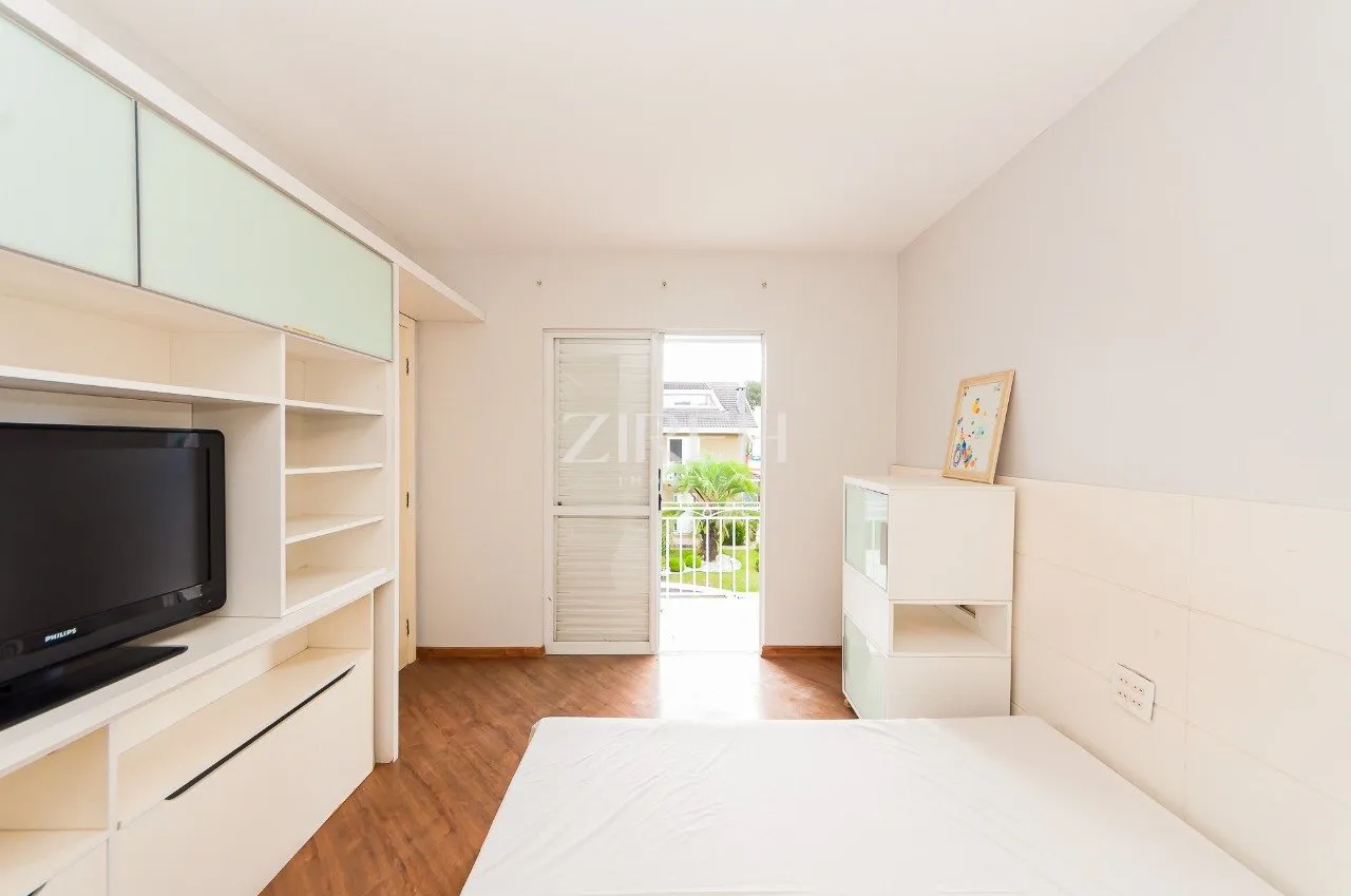 4-bedroom house with 4 parking spaces and open-plan kitchen — photo 25