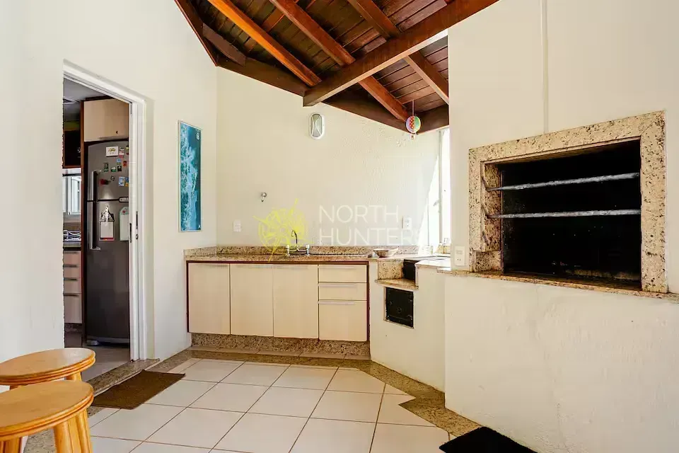 Casa amueblada con 3 dormitorios y 2 suites, 400 m² — photo 35
