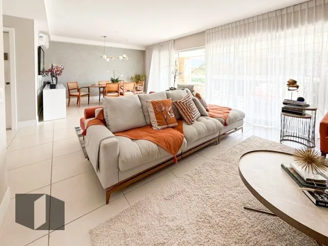 Unfurnished apartment with 4 bedrooms and open-plan kitchen — photo 3
