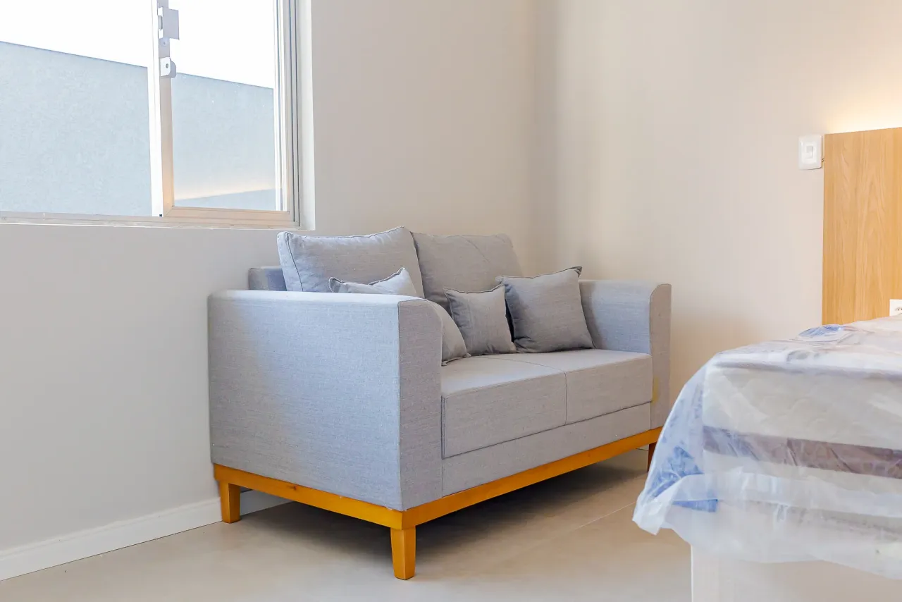 Furnished studio with glass shower and 1 parking spot — photo 4