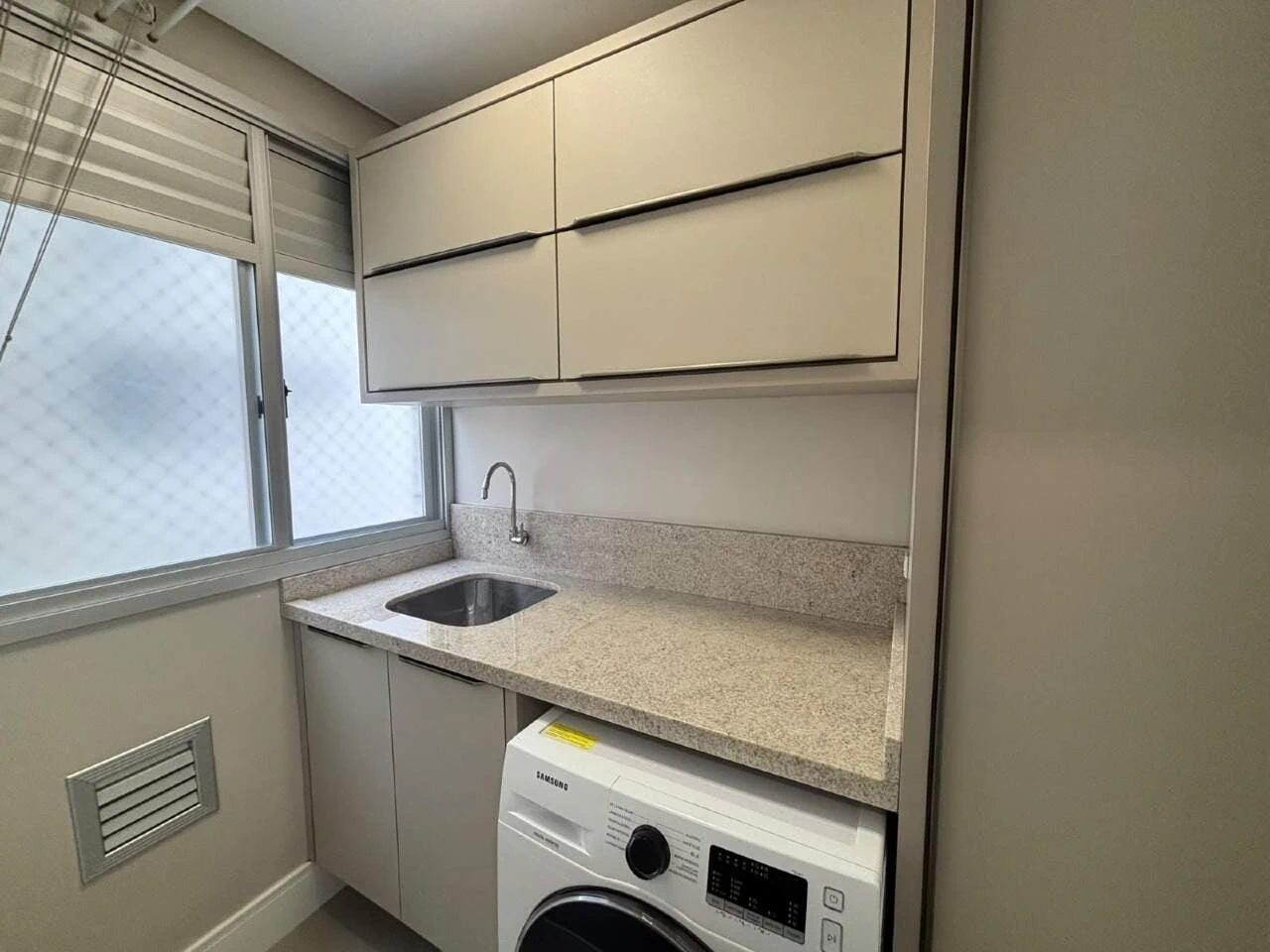 3-bedroom apartment in a building with a gym — photo 21