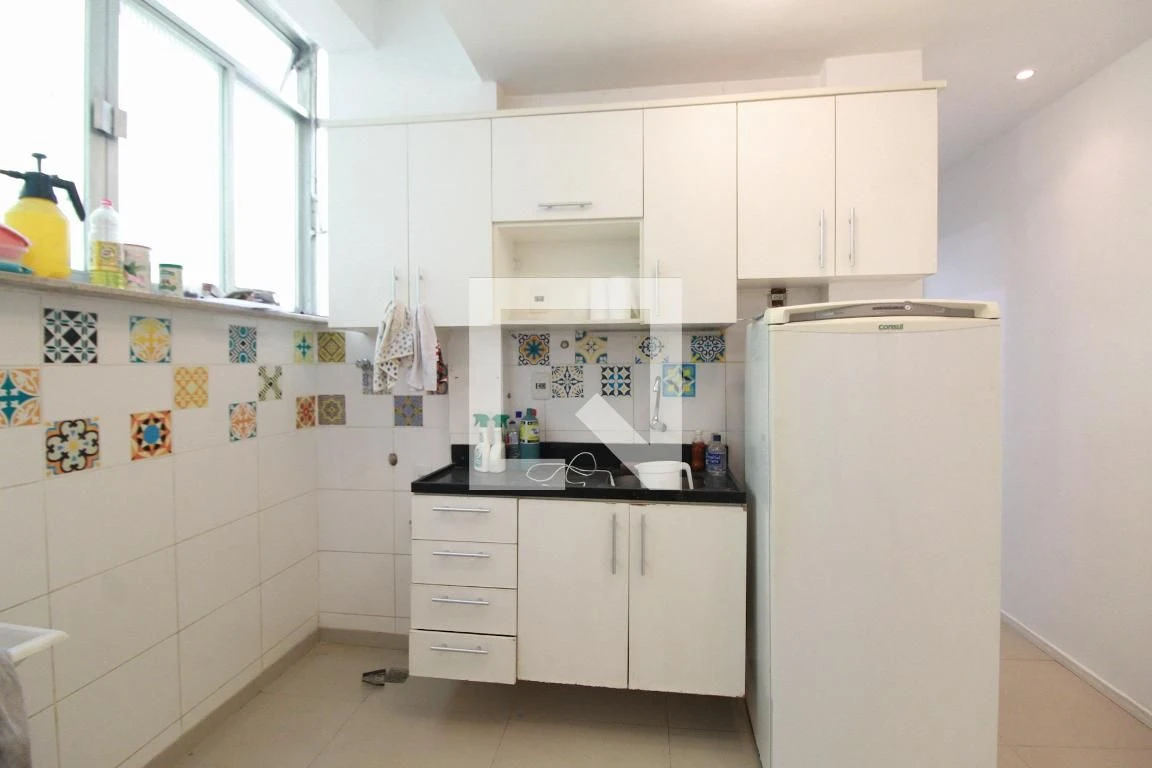 One-bedroom apartment with a washing machine — photo 4