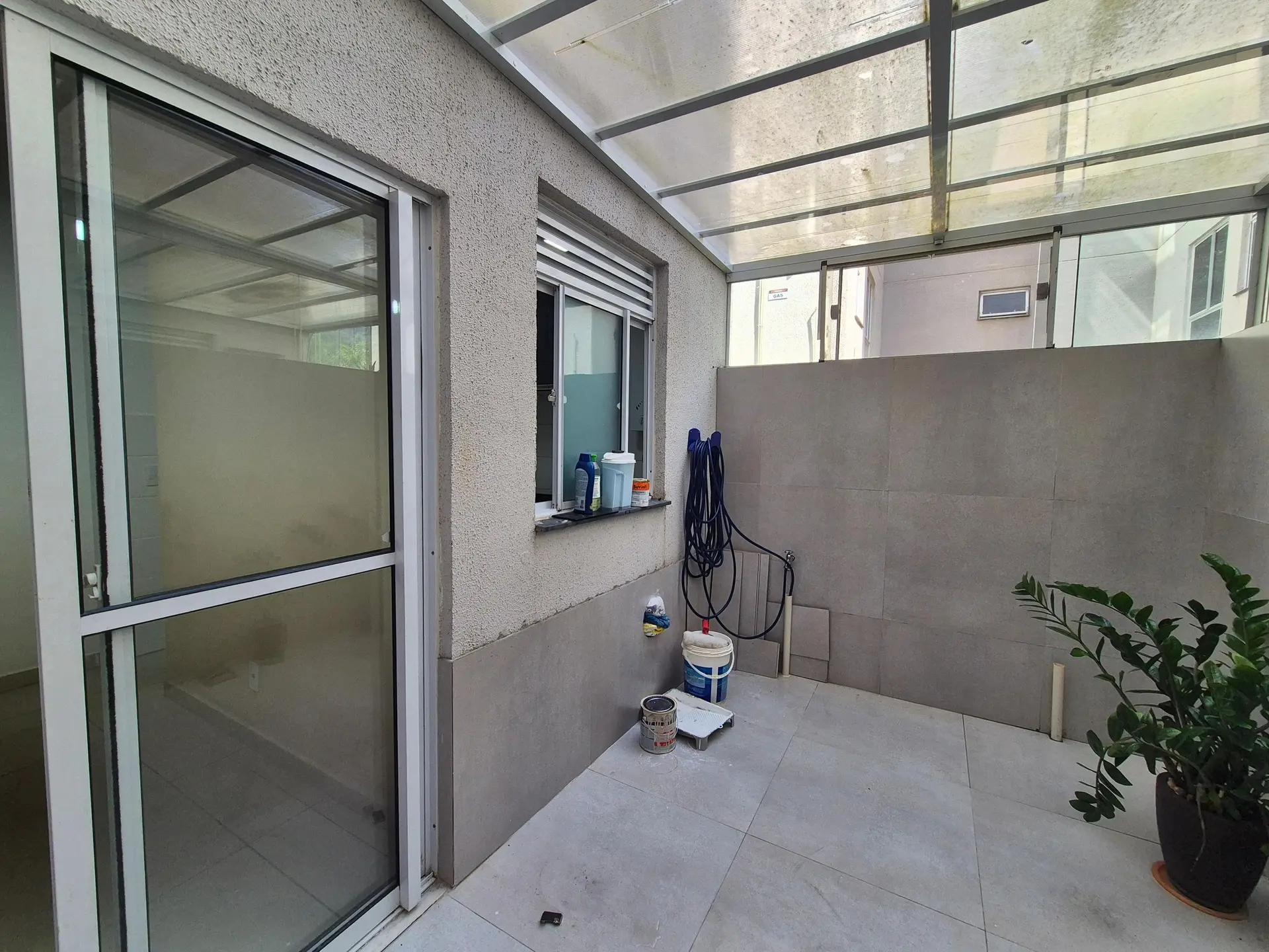 2-bedroom apartment in a building with a gym — photo 11