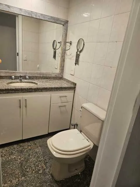 Apartment with 4 bedrooms and 5 bathrooms — photo 23