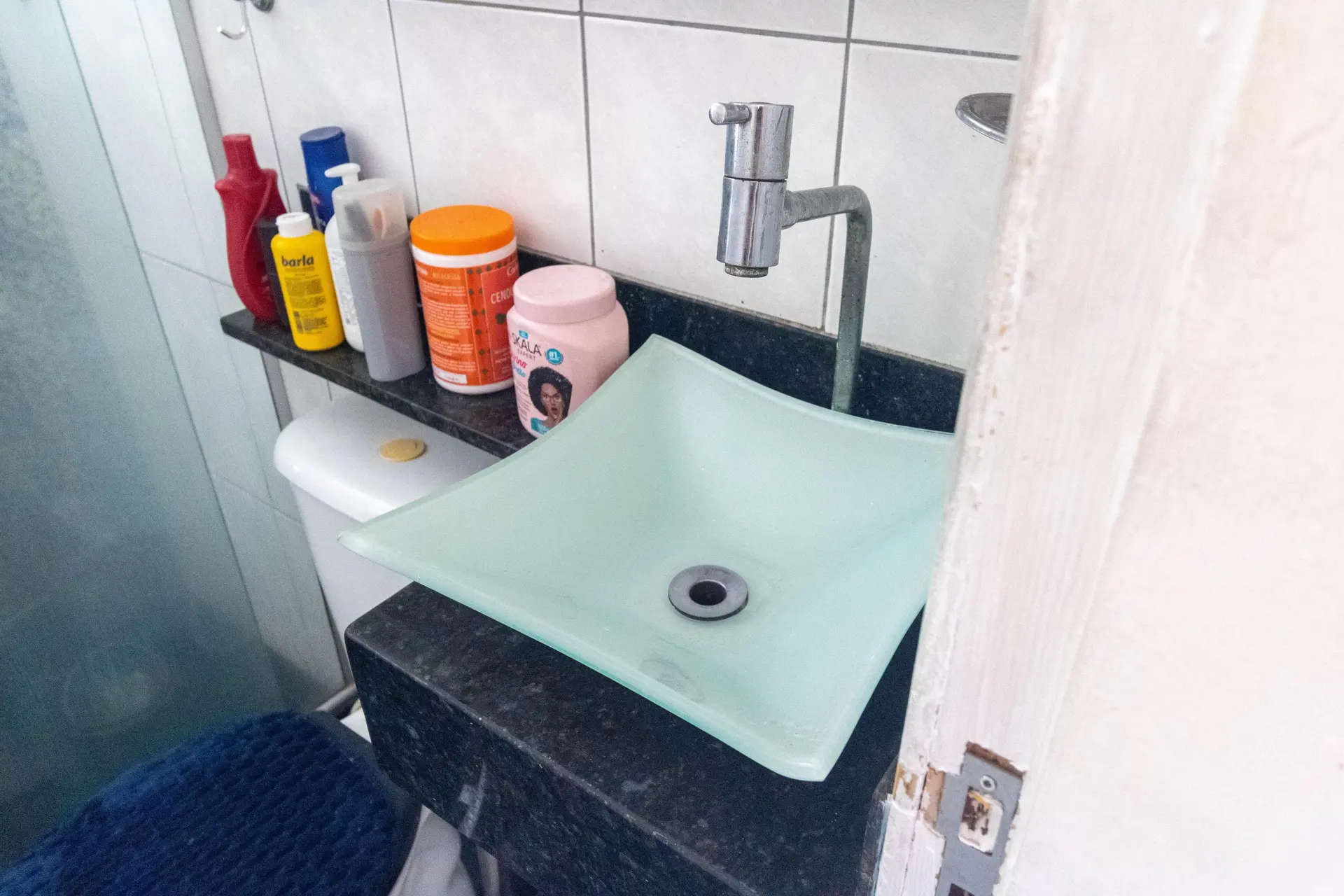 Furnished 2-bedroom apartment with condo pool — photo 27