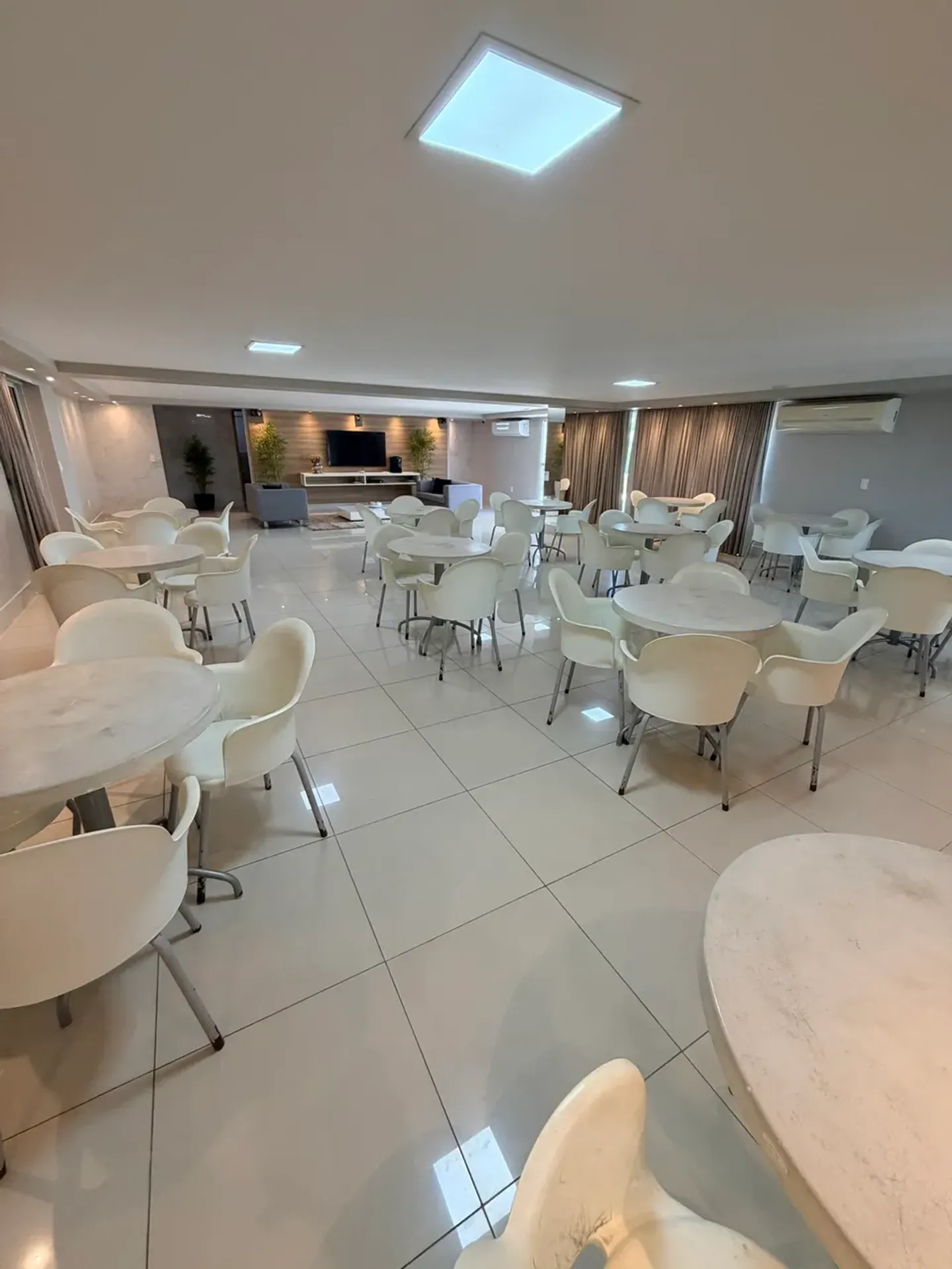 2-bedroom apartment with en-suite and private garden