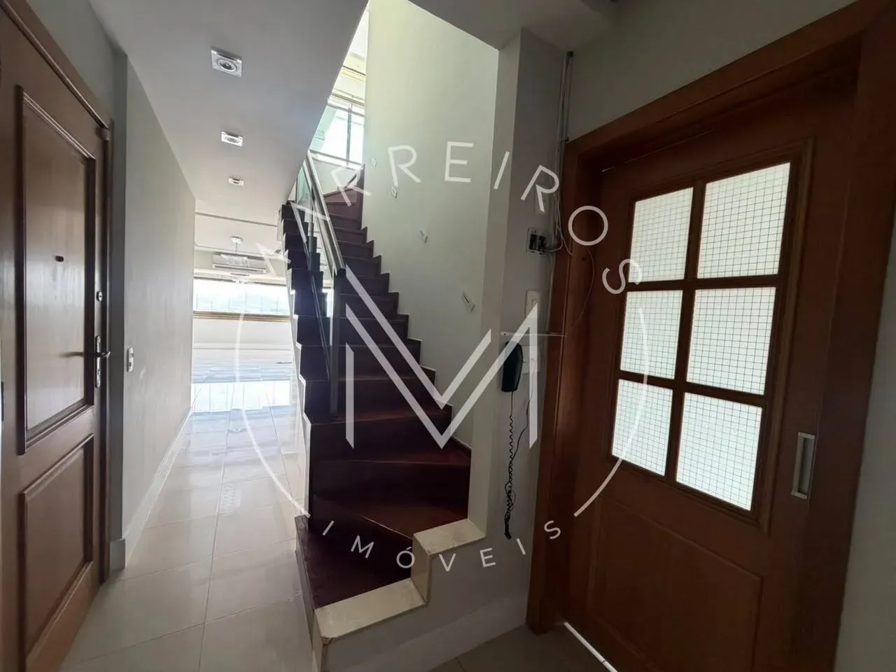 4-bedroom apartment in a building with a sauna — photo 28