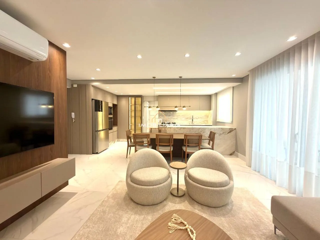 Floor-to-ceiling windows in a 3-bedroom apartment, 138 m² — photo 27