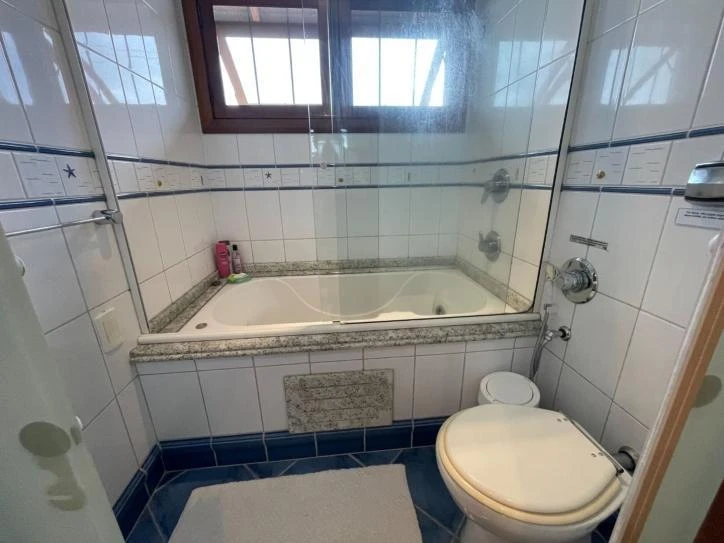 Casa amueblada, 320 m², con bañera