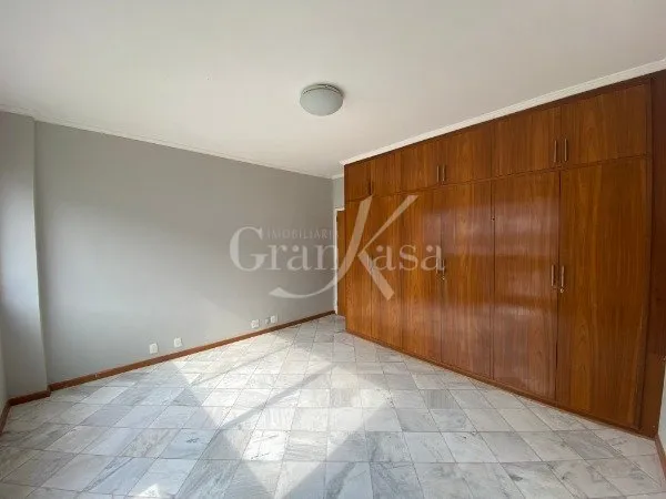 One-bedroom apartment in a building with a sauna — photo 16