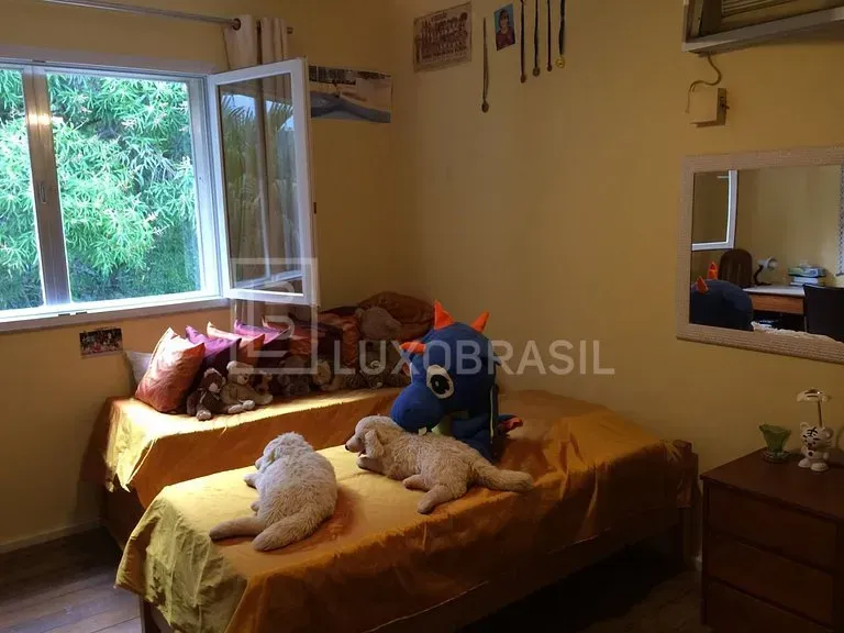 Furnished house with 4 bedrooms and 600 m² — photo 20