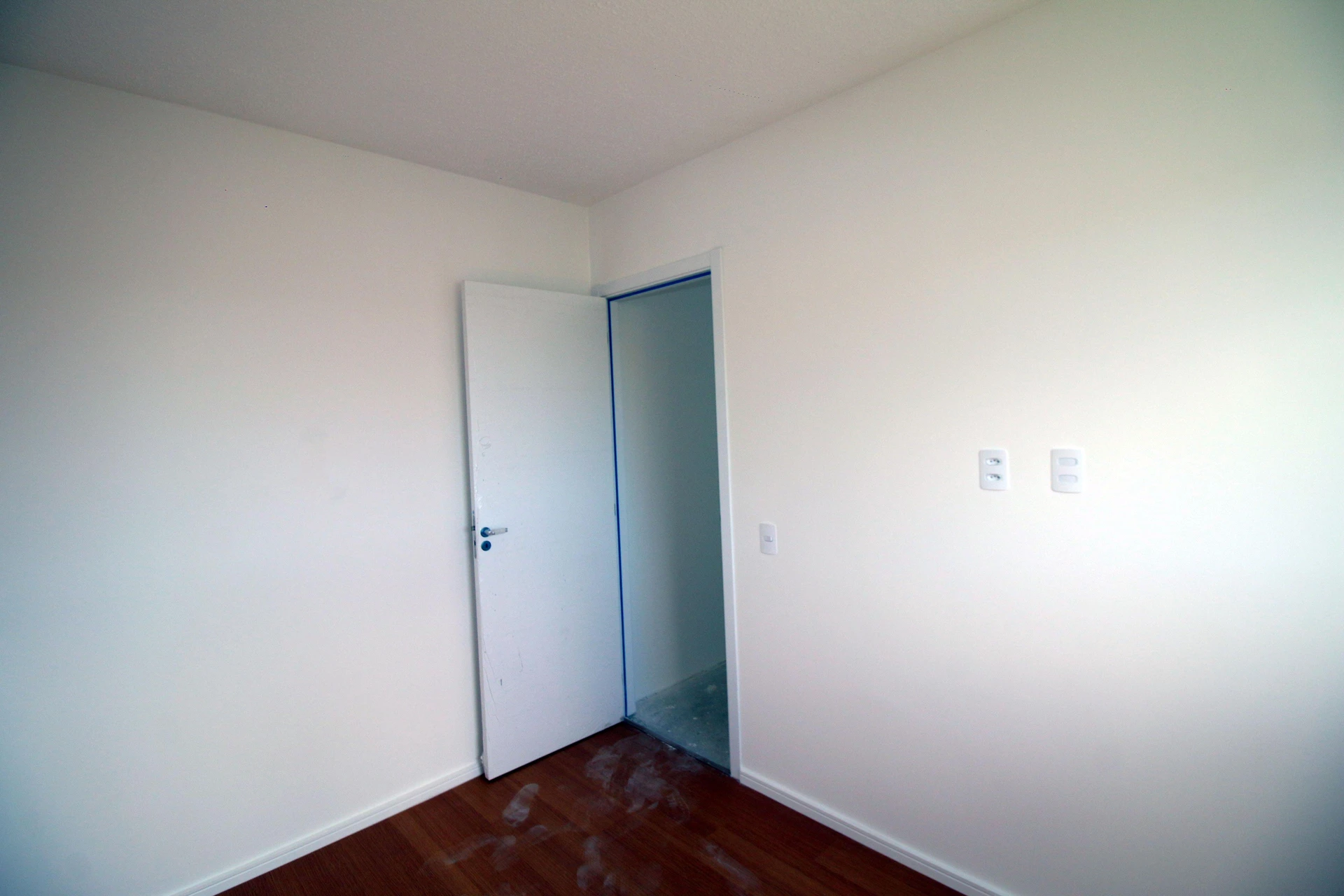2-bedroom apartment in a building with a gym — photo 33
