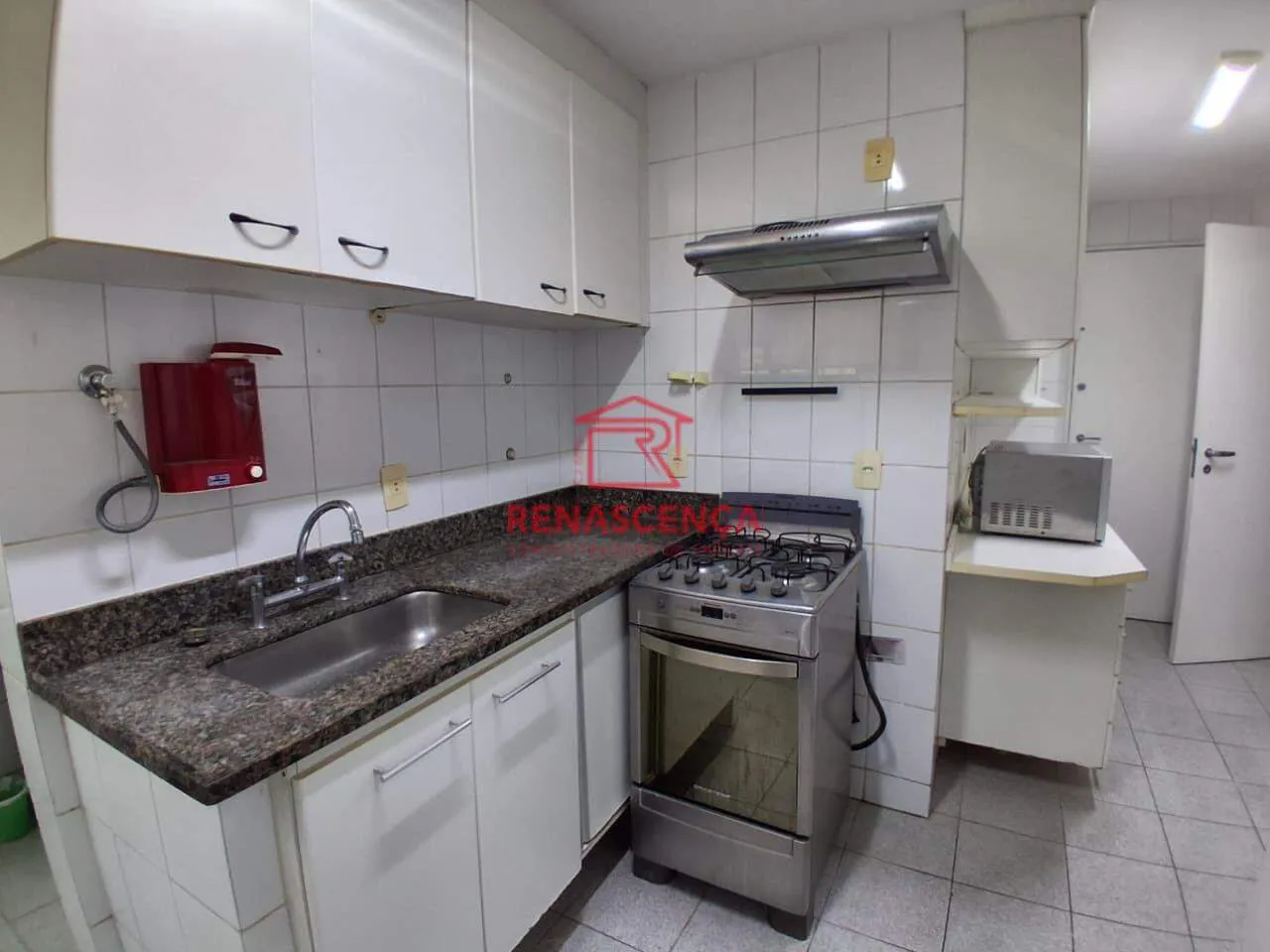 3-bedroom apartment with 3 bathrooms and a balcony — photo 21
