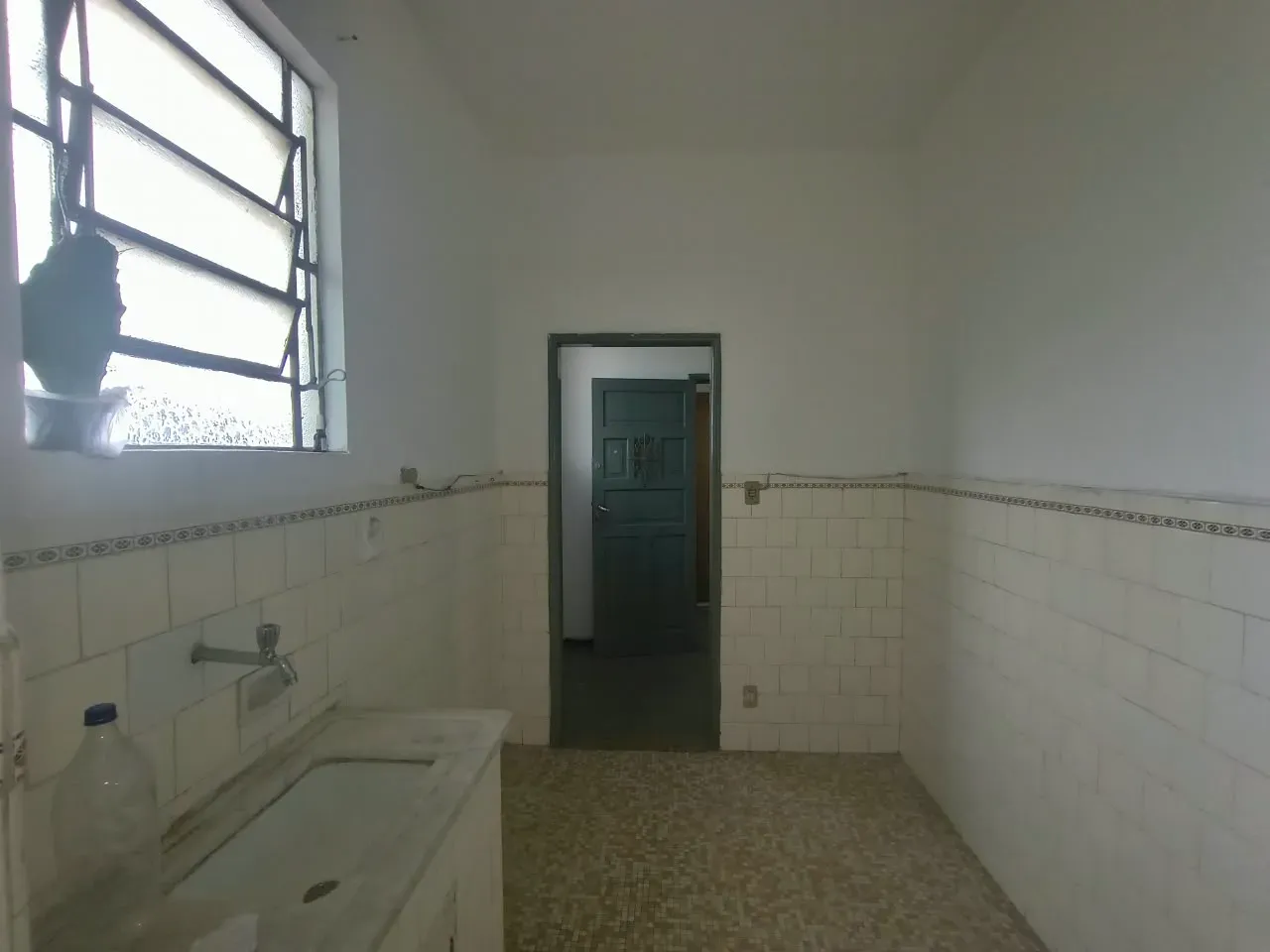 Apartment on the 2nd floor with wood or laminate floors — photo 4