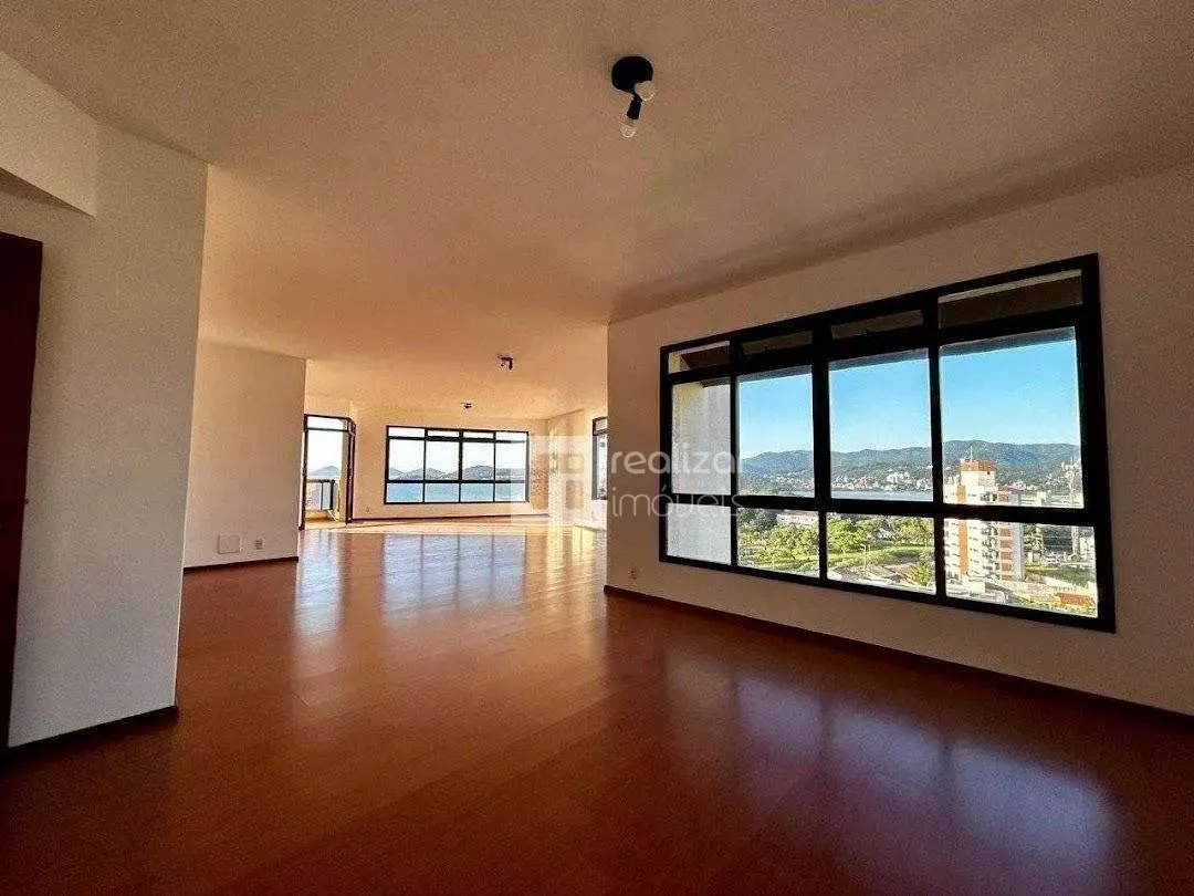 4-bedroom apartment with 3 en-suite baths and 303 m² — photo 4