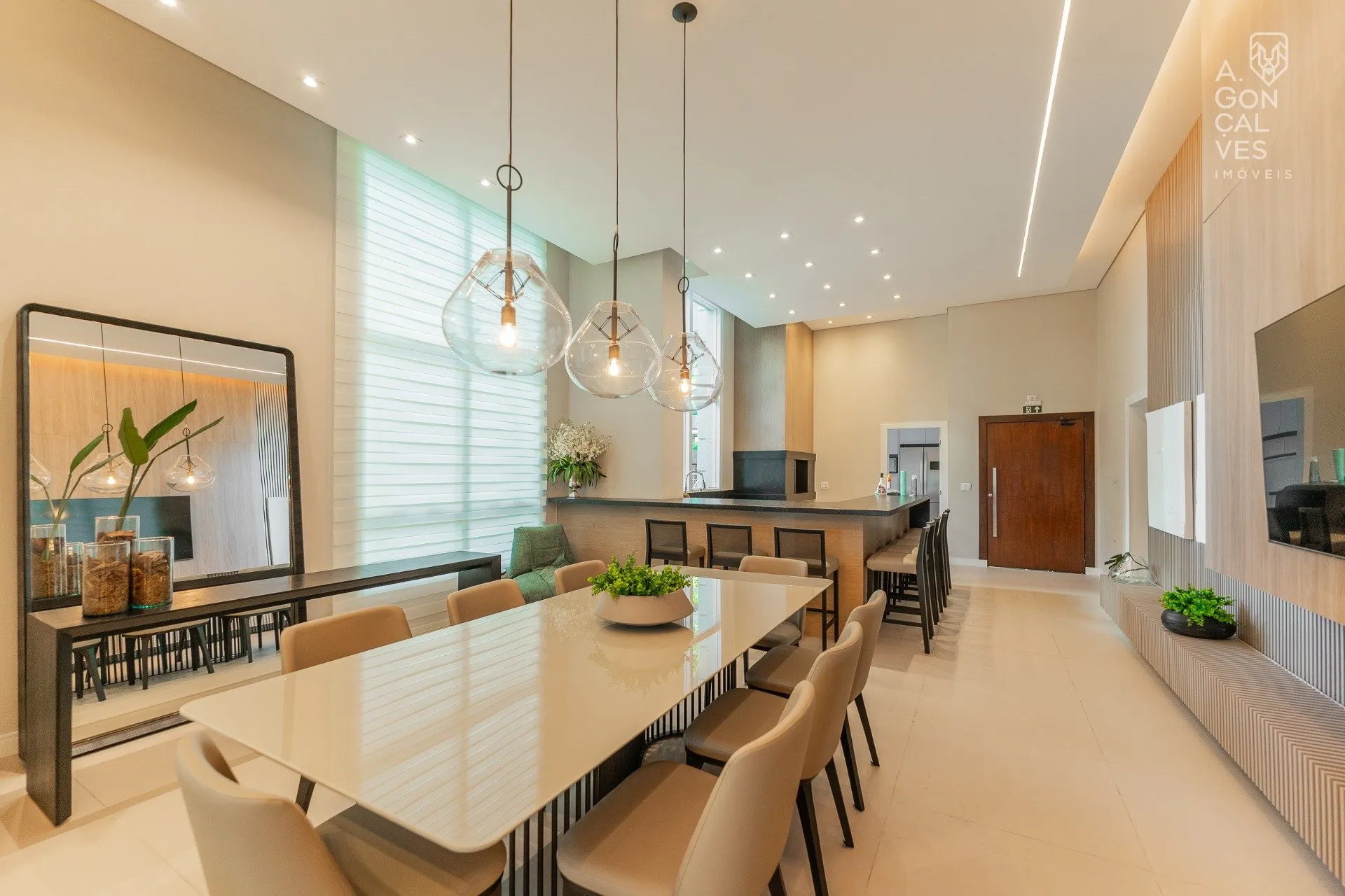 4-bedroom apartment with balcony and 3 parking spaces — photo 43