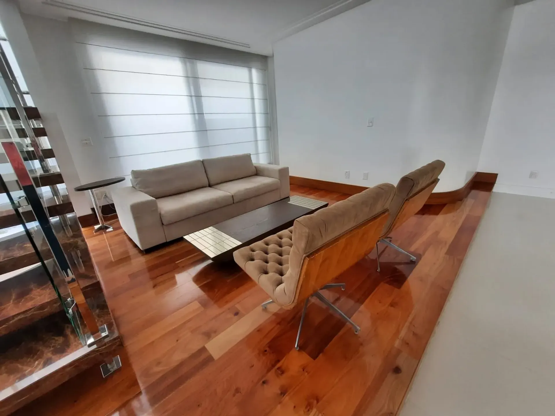 House with 7 bedrooms and an open-plan kitchen — photo 9
