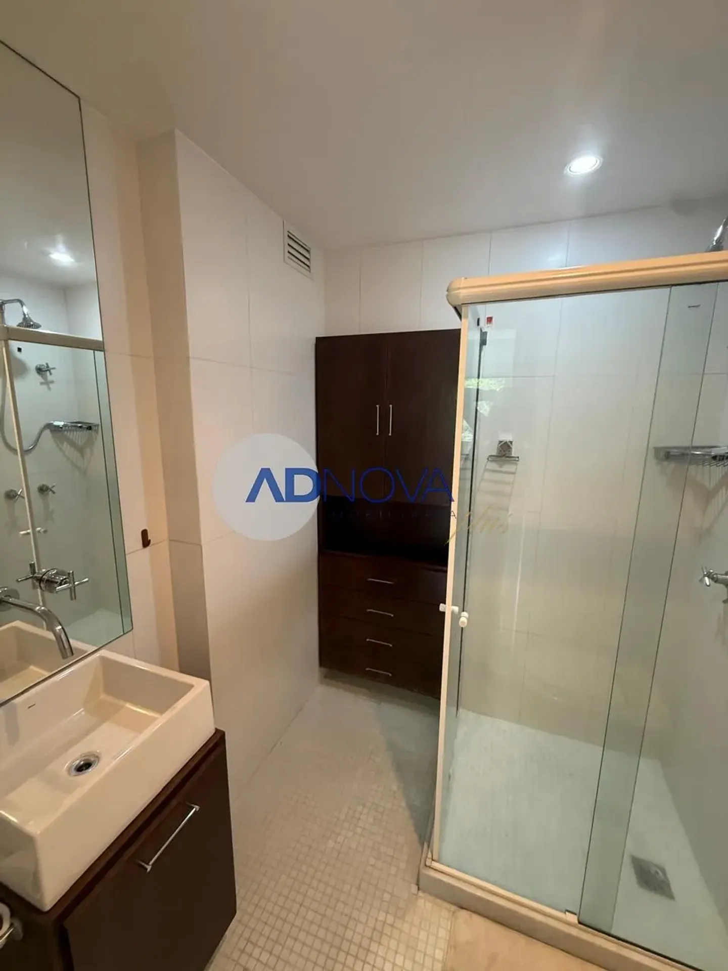 2-bedroom apartment with a bathtub — photo 20