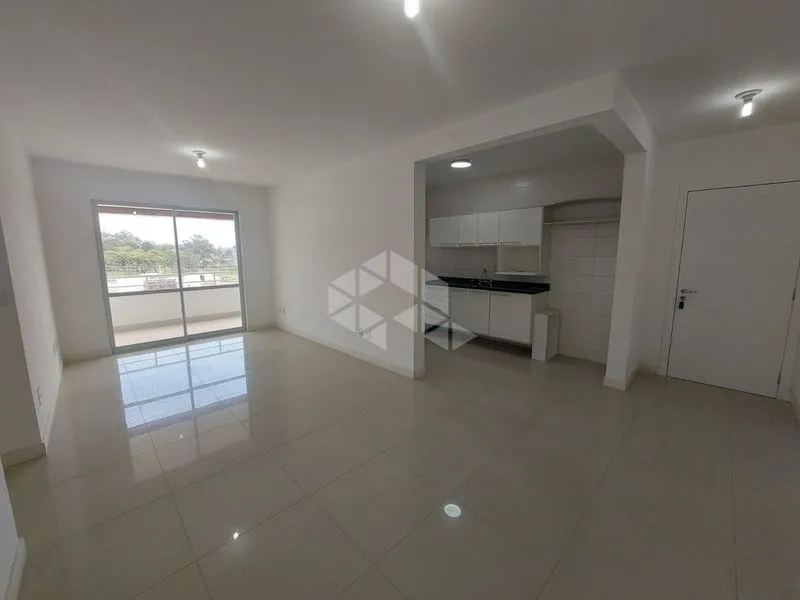 2-bedroom apartment with a mountain view in Florianópolis — photo 4