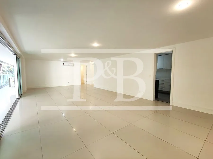 4-bedroom apartment with balcony, 300 m² — photo 8